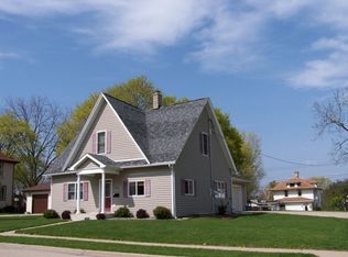 106 W Clarence St, Dodgeville, WI 53533