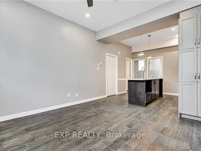 340 Queen Mary St #B — Photo 12