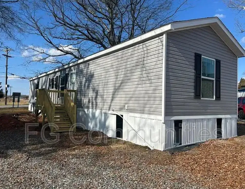 3 bed, 2.0 bath, $1,495 — Photo 1