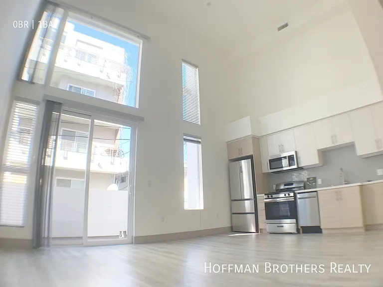 1037 S Hobart Blvd #301 — Photo 2