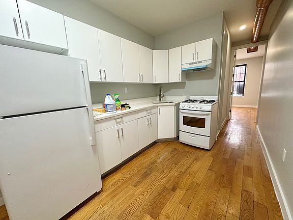 2nd image of 427 Marion St APT 1R