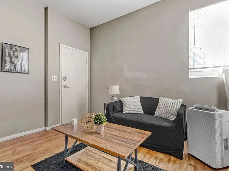 400 N Rose St #1 — Photo 3