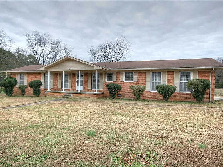 3 bed, 1575 sqft, $1,810 — Photo 1