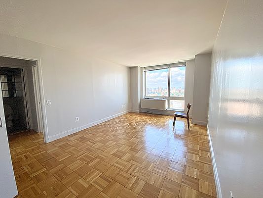5th image of 215 E 96th St #41F