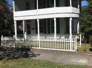317 Ballengee St, Hinton, WV 25951