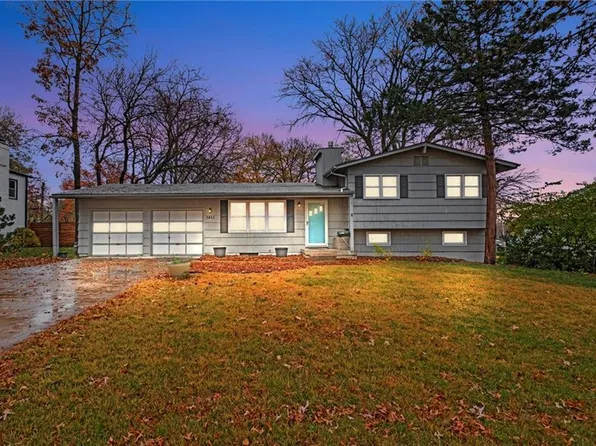 7413 Larsen Ln, Shawnee, KS 66203
