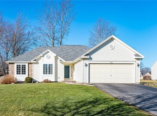 111 Collenton Dr, Rochester, NY 14626