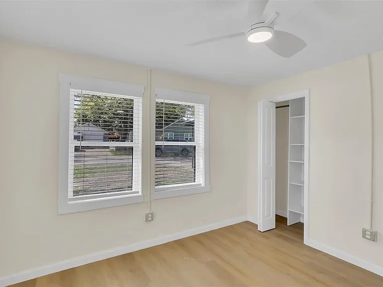 1852 Santa Rosa St — Photo 14