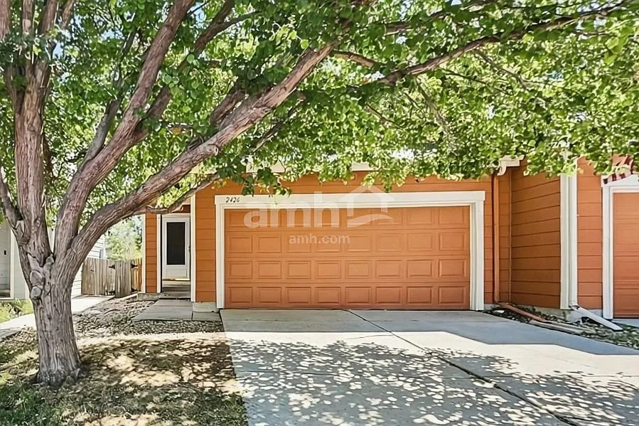 2426 E 110th Pl