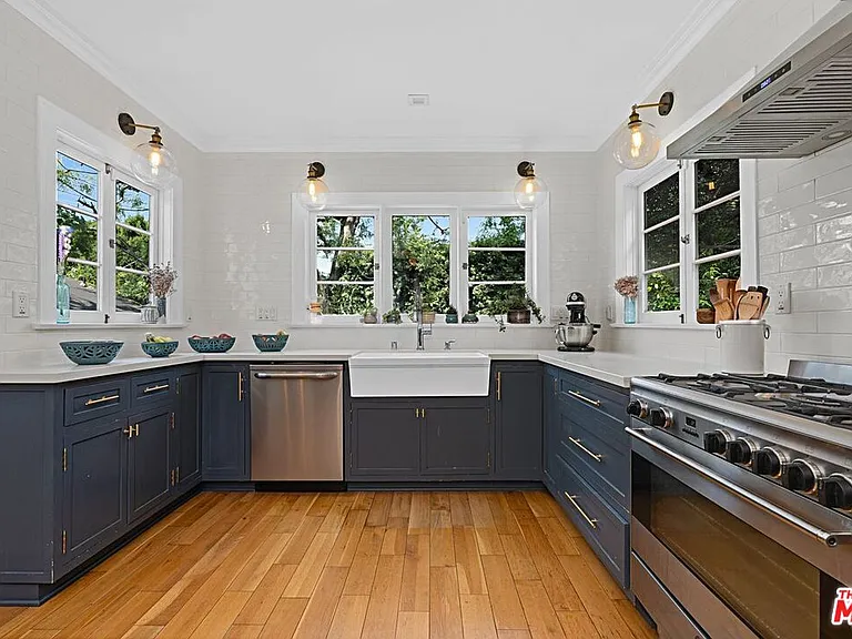 379 N Ridgewood Pl — Photo 10