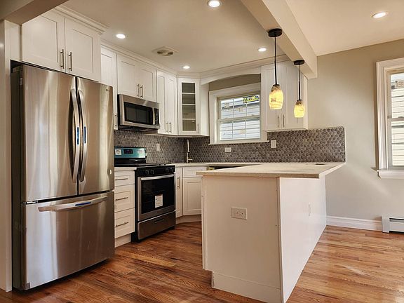 4th image of 140-28AA 159th St #1
