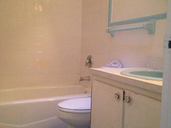 3rd image of 1719 Exeter Dr