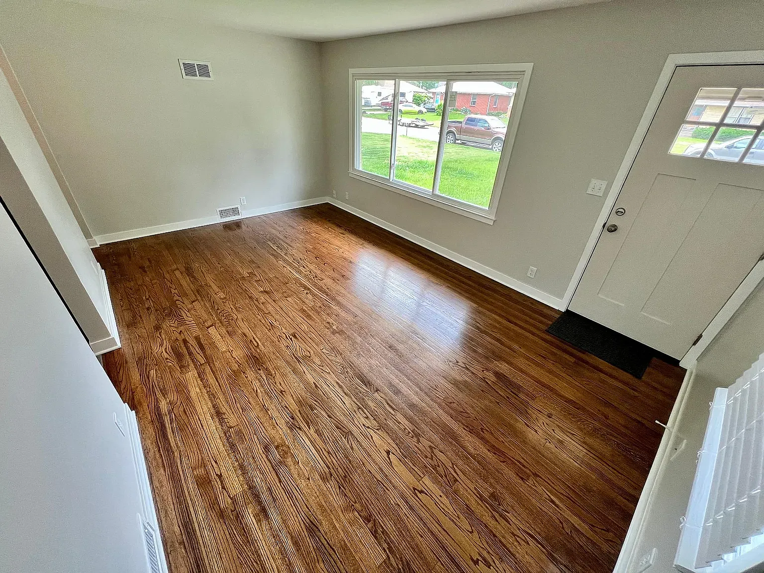 3 bed, 1.5 bath, 1275 sqft, $1,550 — Photo 3