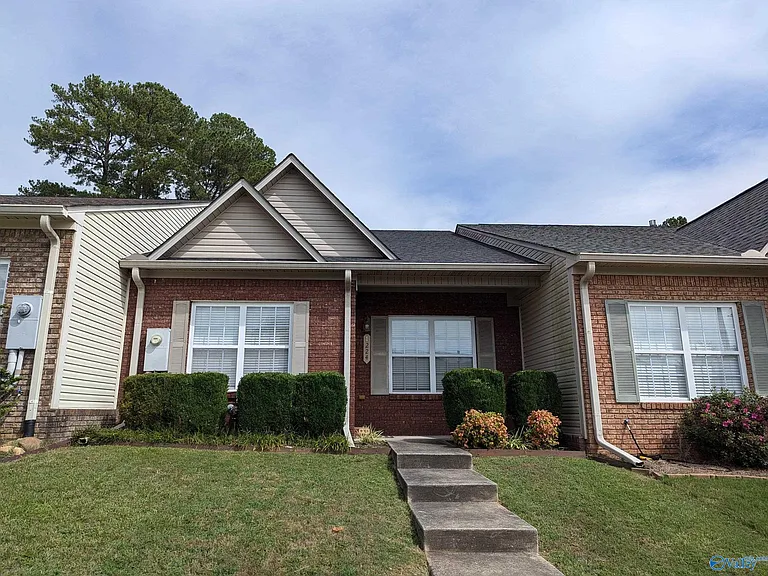 1224 Autumn Ln SW — Photo 2