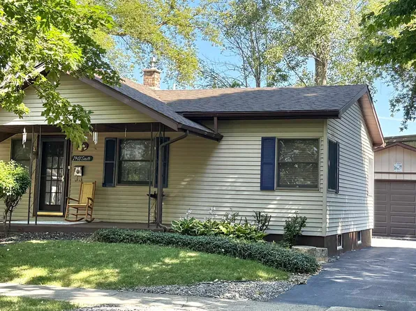1401 Smith St, Essexville, MI 48732