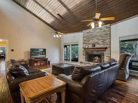 3rd image of 617 Guadalajara Cir