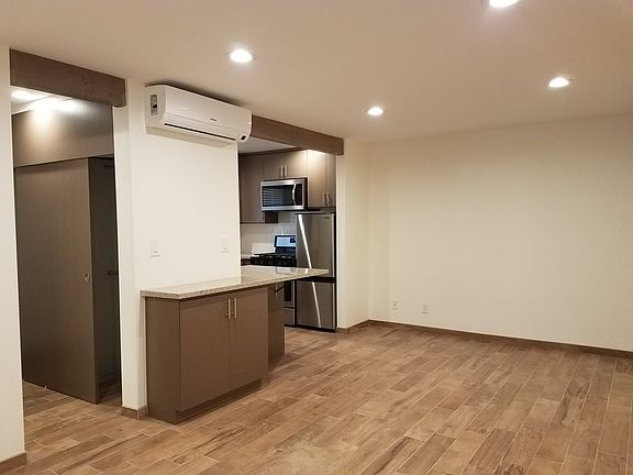 2nd image of 10333 Santa Monica Blvd APT 2