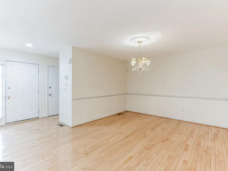 4 Hogan Way — Photo 3