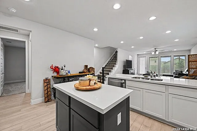 4 bed, 3.5 bath, 2570 sqft, $2,500 — Photo 4