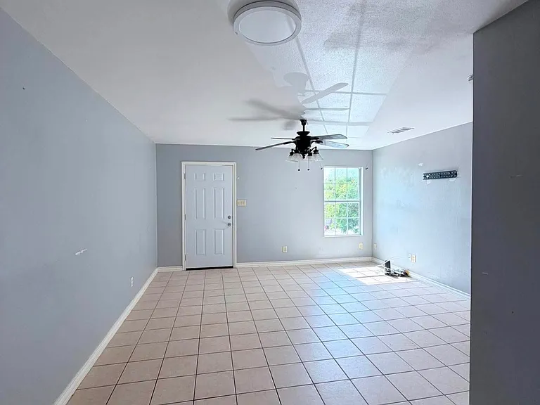 2419 Barrios St #3 — Photo 2