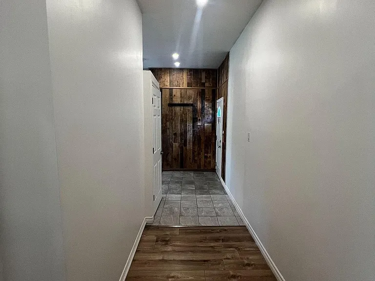 16632 York Durham Line N #GARAGE — Photo 14