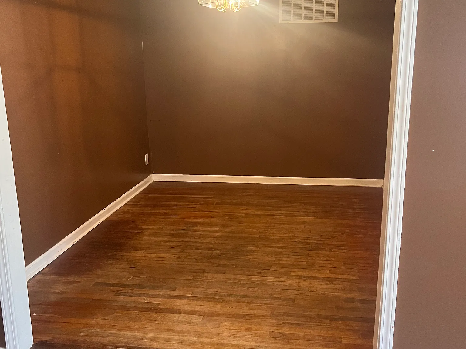 4202 Sherwood Ave — Photo 1