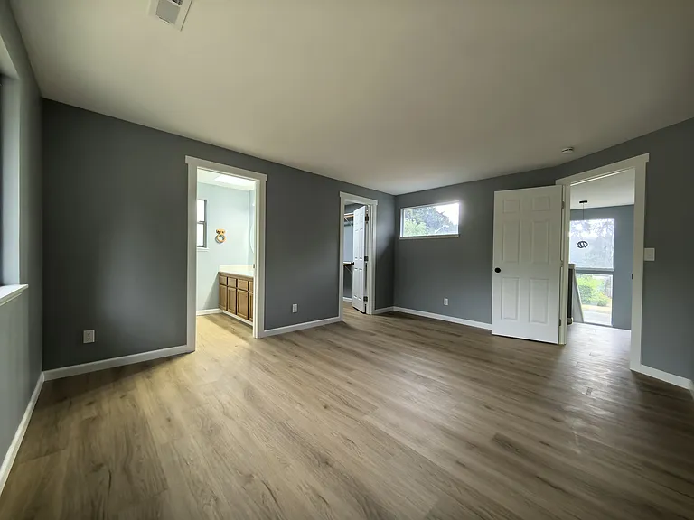 Primary bedroom size: 14'x12' 
Primary bathroom