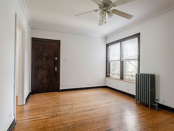 3rd image of 2557-2565 W Montrose Ave #2561-1E