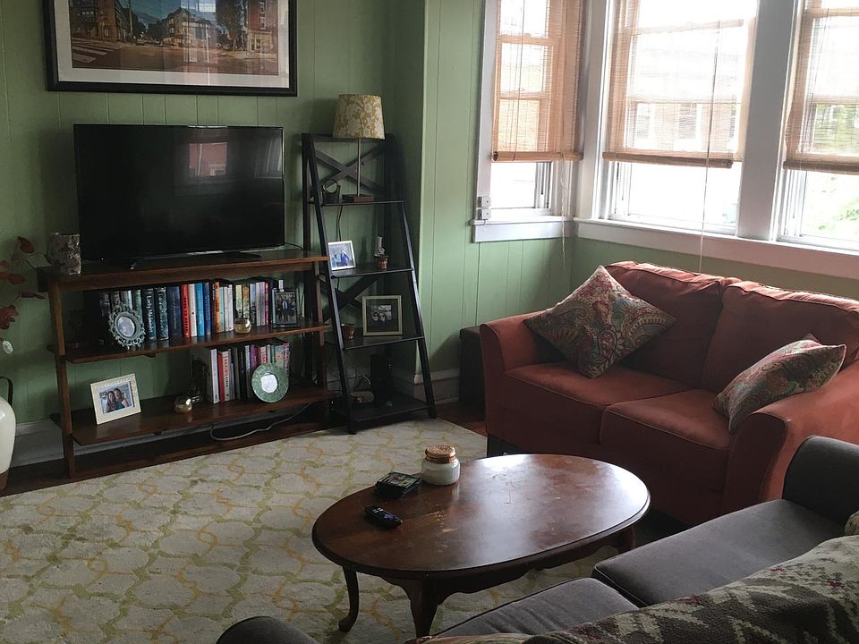 1st image of 300 Catharine St Floor 3