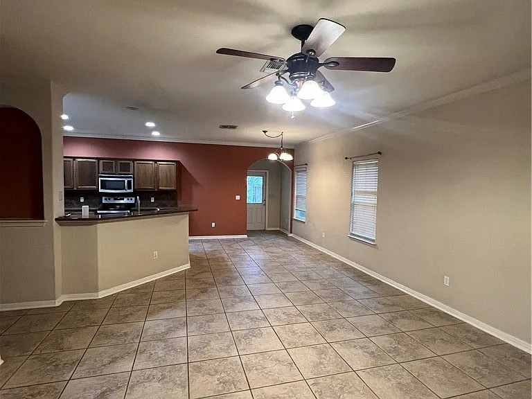 2545 Las Brisas St — Photo 15
