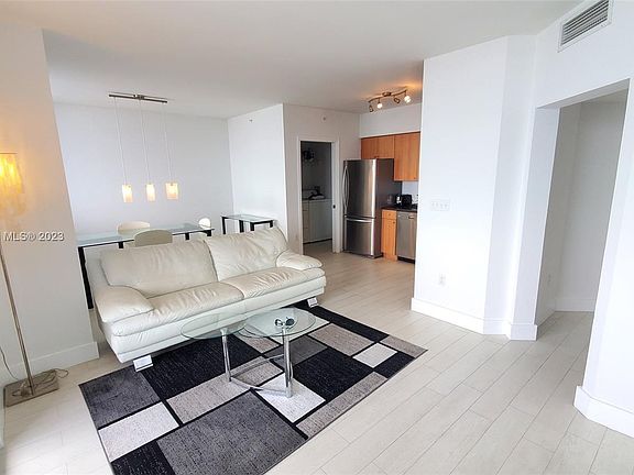 3rd image of 1330 West Ave APT 3010
