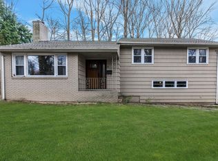 63 Scudders Ln, Glen Head, NY 11545