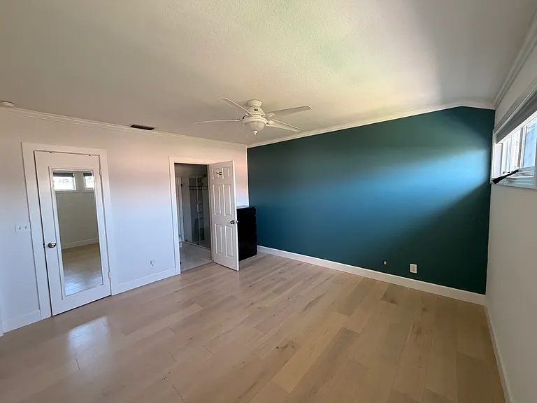 2121 W Chanticleer Rd #1 — Photo 3