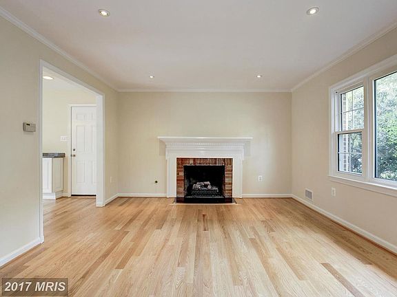 5th image of 8326 Lilac Ln