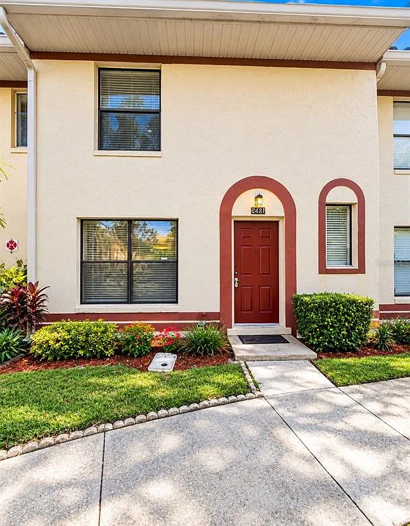 3 bed, 2.5 bath, 1307 sqft, $1,690 — Photo 1