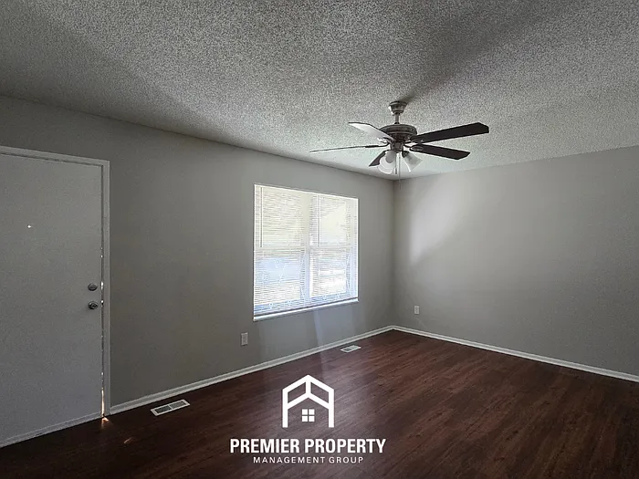 2442 Soundview Ct — Photo 2