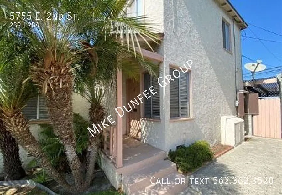 Two Story 2 Bedroom, 1.5 Bathroom in the Heart of Naples — Photo 1