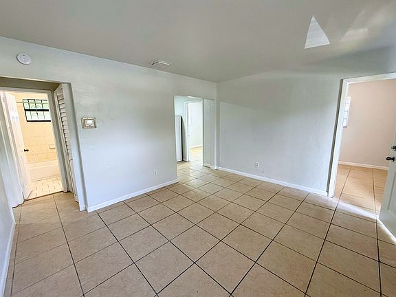 2nd image of 1490 NE 152nd St N