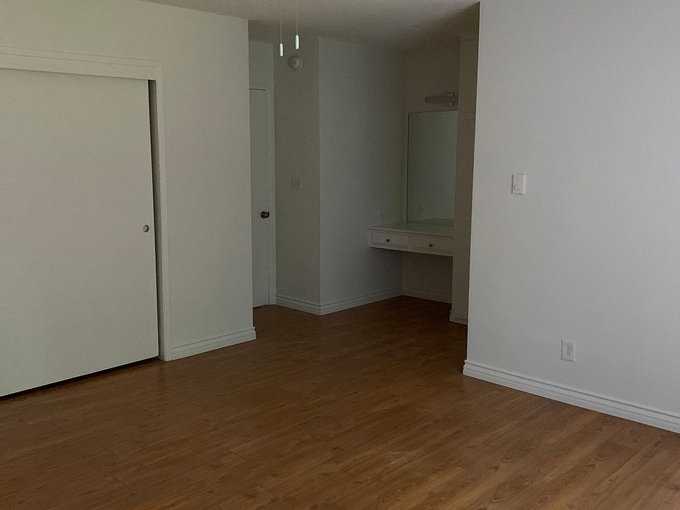 1st image of 13120 Moorpark St #4