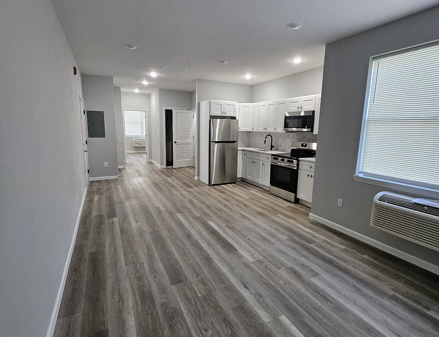 1 bed, $1,963 — Photo 4