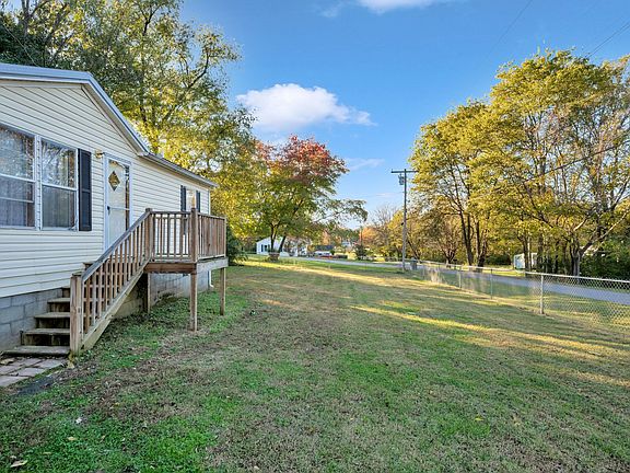 5th image of 944 Deason Rd