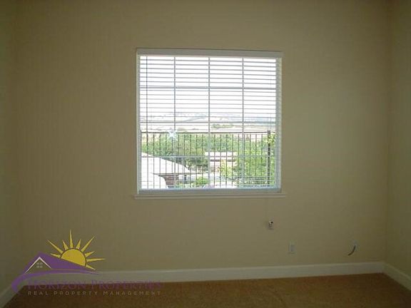 4th image of 3831 Park Dr