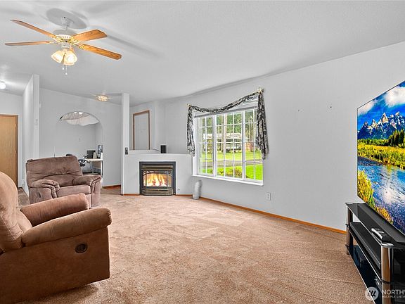 3rd image of 18437 Elderberry Street SW