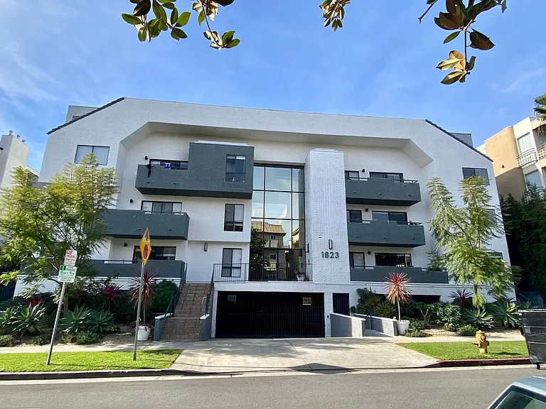 1823 Holmby Ave — Photo 13