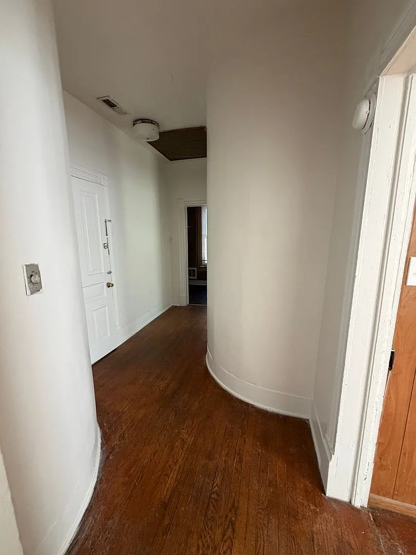 2 bed, 1.0 bath, 1309 sqft, $850 — Photo 3