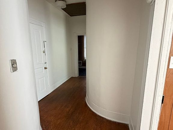 3rd image of 705 Windsor Ave #2