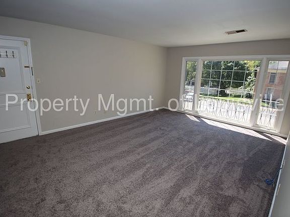 4th image of 407 Highwood Dr