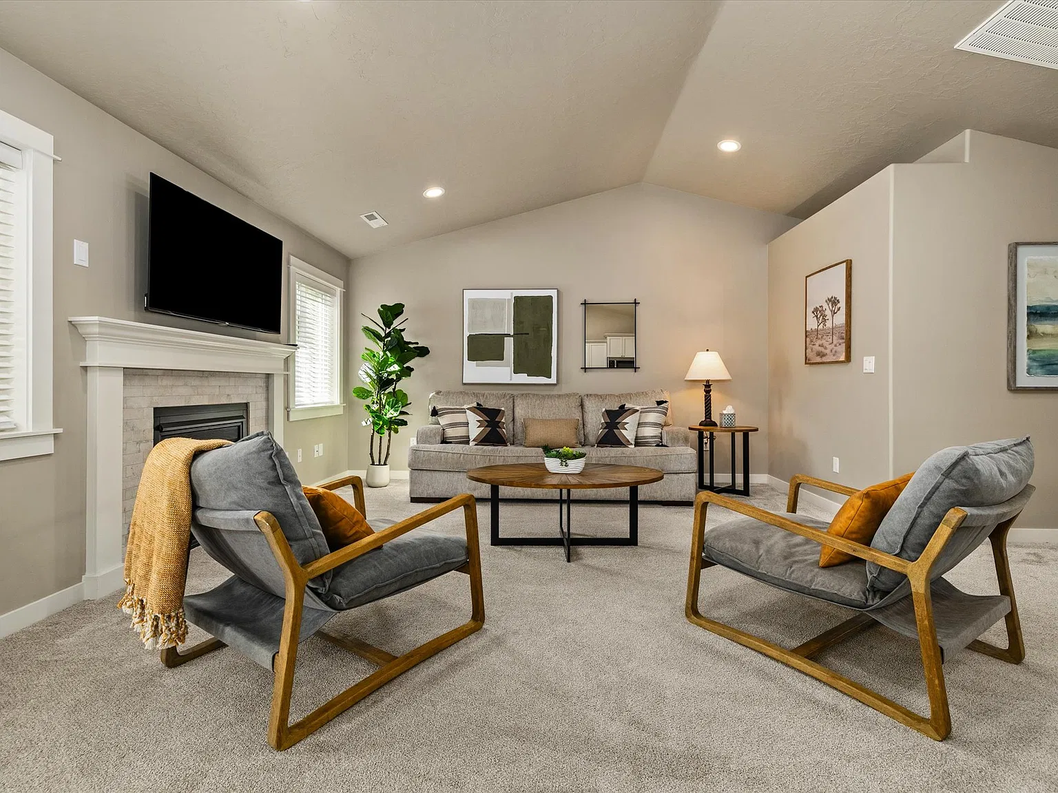 3 bed, 1408 sqft, $3,500 — Photo 2