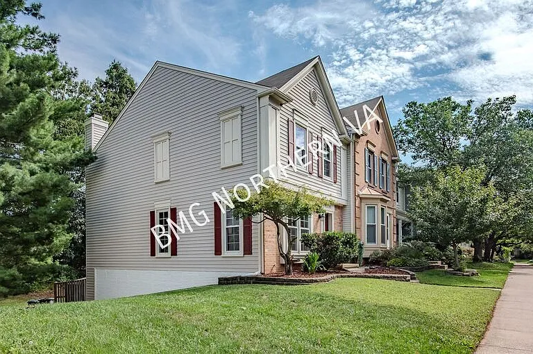 43790 Laburnum Sq — Photo 41