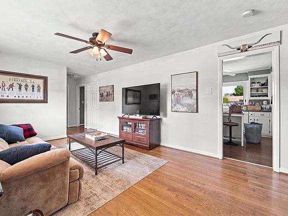 4th image of 13 Bedford Ct